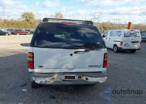 2004 Chevrolet Tahoe Z71 из США, поврежденный, VIN 1GNEK13T54R102754